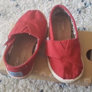 Baby Red Toms